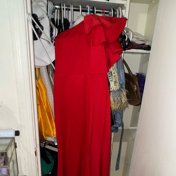 Elegant Red One-Shoulder Dress - Picture 1 of 1